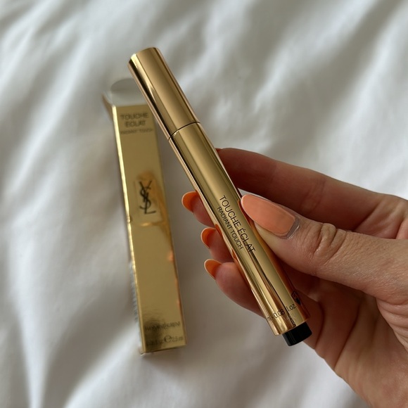 YSL Touche Éclat Awakening Concealer Click Pen- 1 Luminous Radiance - Picture 8 of 11